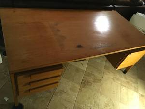 lot 104 image: Jens Risom Desk