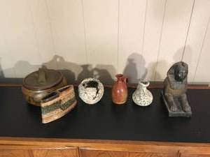 lot 115 image: Lot of Pottery and Decor