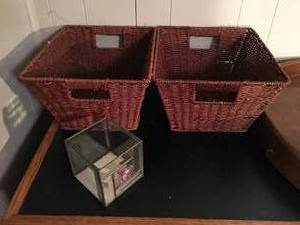 lot 119 image: Decor & Storage Items