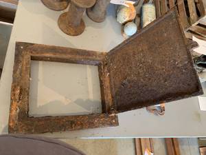 lot 195 image: Mankato MFG. CO. Cast Iron Chimney Door 11 12 x 13 12