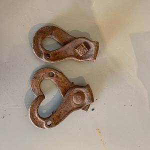 lot 6 image: 2 Vintage Cast Iron Hooks 4