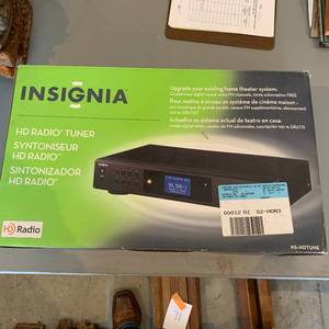 lot 10 image: Insigna HD Radio