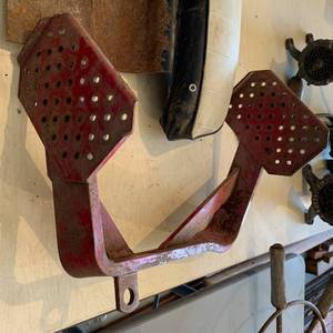 lot 17 image: Misc Farmall Parts