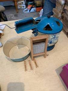 lot 25 image: Sunny Suzy Washing Machine Toy