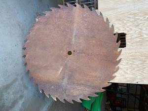 lot 39 image: 32 Saw Blade