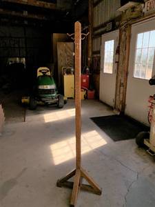 lot 47 image: Coat Rack 67 Wooden