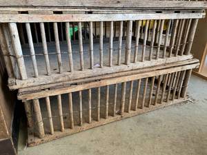 lot 60 image: 1 Set Chicken Crates - Oak - 35 x 23 12 x 10