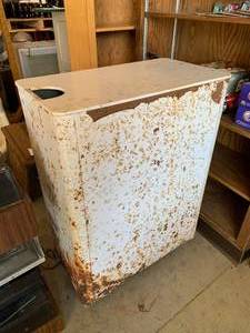 lot 61 image: Stud Saver White 36 x 27 x 15