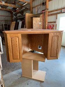 lot 65 image: TV Stand Oak