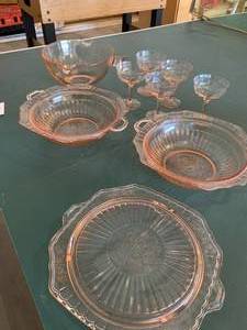 lot 184 image: Pink Depression Set