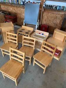 lot 1 image: Jonti Craft Kitchen Play Set, 4 Chairs and Easel