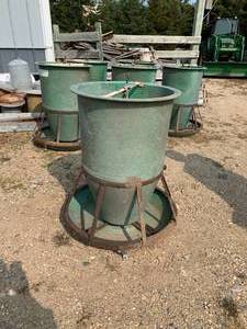 lot 136 image: 10 Pig Feeders