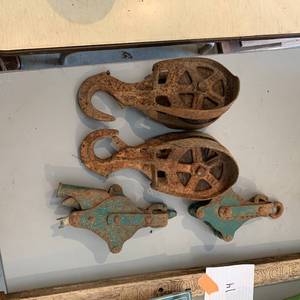 lot 15 image: 4 Pulleys