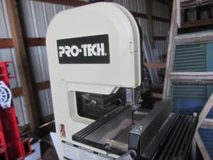 lot 19 image: Protech Band Saw, Model 3203