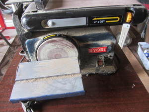 lot 23 image: Ryobi Belt  Disk Sander