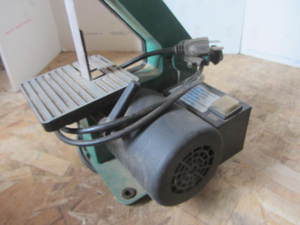 lot 28 image: Central Machinery Belt Sander