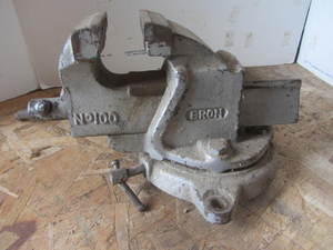 lot 34 image: Bron Bench Vise