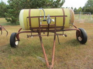 lot 4 image: Field Sprayer Frame & Tank