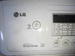 lot 106 image: Clothes Washer & Dryer