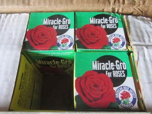 lot 144 image: Miracle-Gro For Roses