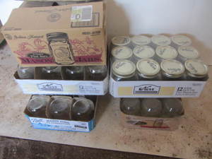 lot 162 image: Pint Canning Jars