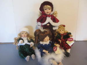 lot 176 image: Dolls With Musical