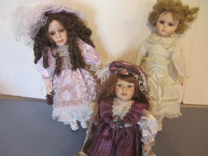 lot 177 image: Dolls
