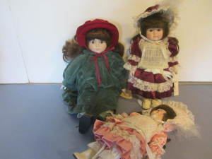 lot 182 image: Dolls