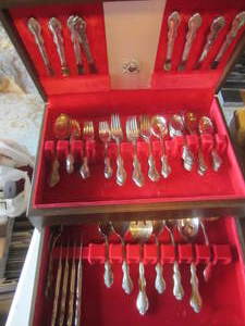 lot 188 image: Wm Rogers & Son Tableware