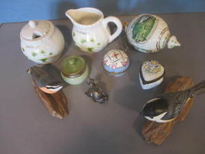 lot 194 image: Cream & Sugar, Trinket Boxes, Carved  Birds