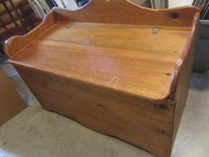 lot 215 image: Pine Bench