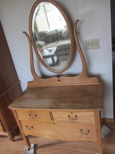 lot 157 image: Dressing Vanity
