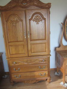lot 158 image: Armoire