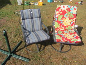 lot 254 image: Swivel Patio Chairs