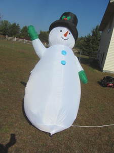 lot 266 image: Inflatable Snowman