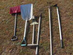 lot 236 image: Garden Hand Tools