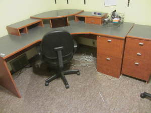 Corner desk - three piece wth curve...