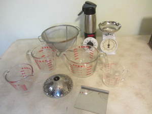 Pyrex measuring cups (3) - one Fire...