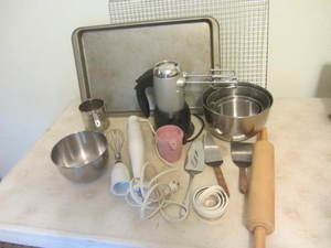 Sunbeam hand mixer, stainless bowls...