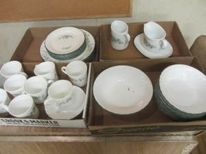 Corelle dinnerware 8 dinner plates...