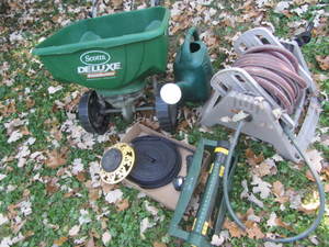 Scotts fertilizer broadcast spreade...