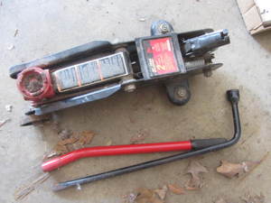 Floor jack, 2T works...