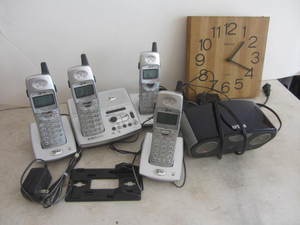 AT&T cordless phones, clock with RC...
