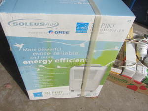 New dehumidifier, 30 pint Soleus ai...