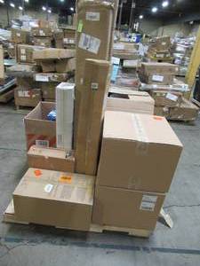 lot 239 image: WHOLESALE MIXED PALLET OF LIGHTING AND LIGHTING DECOR
