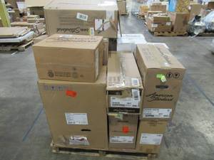 lot 246 image: WHOLESALE MIXED PALLET OF TOILETS, TANKS, AND PARTS