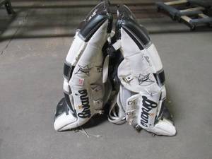 lot 318 image: Brians A-MAXX 34 in. Hockey Goalie Pads 2133052