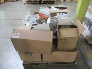 lot 406 image: WHOLESALE MIXED PALLET OF STEEL CLAMPS, STUD GUARDS AND HARDWARE