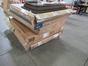 lot 400 image: WHOLESALE MIXED PALLET OF MISCELLANEOUS OUTDOOR PATIO TABLES