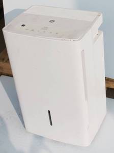 lot 25 image: Dehumidifier 50 Pint